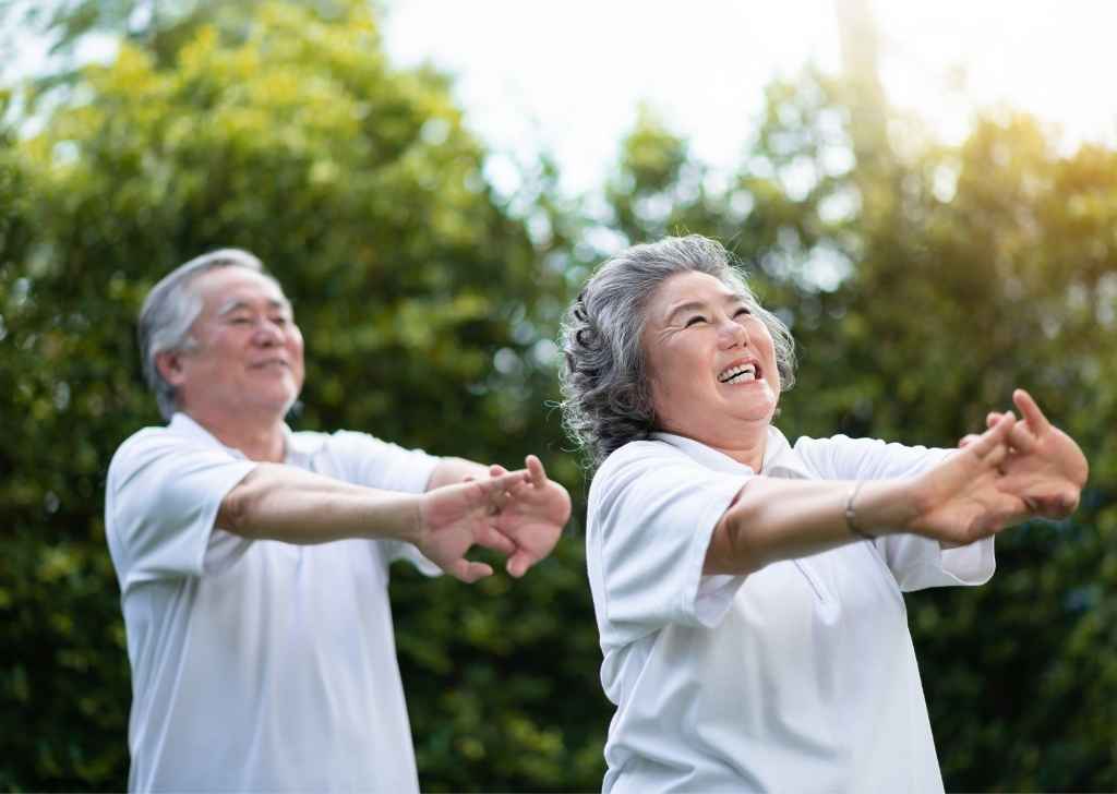 Discover safe and effective physiotherapy exercises your elderly parents can do at home. Regenesis offers expert housecall physio care in Klang Valley.